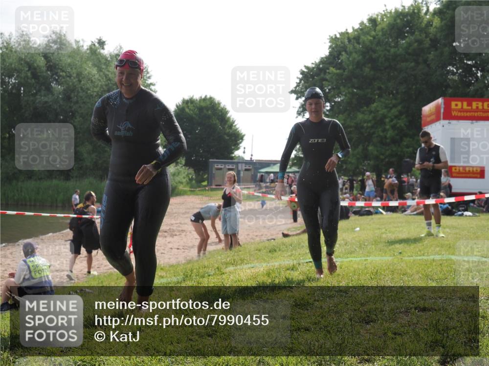 15.06.2025 - 27. Vierlanden-Triathlon KatJ http://msf.ph/oto/7990455 15.06.2025 09:10:30 Schwimmen 213, 218, 250 meine-sportfotos.de