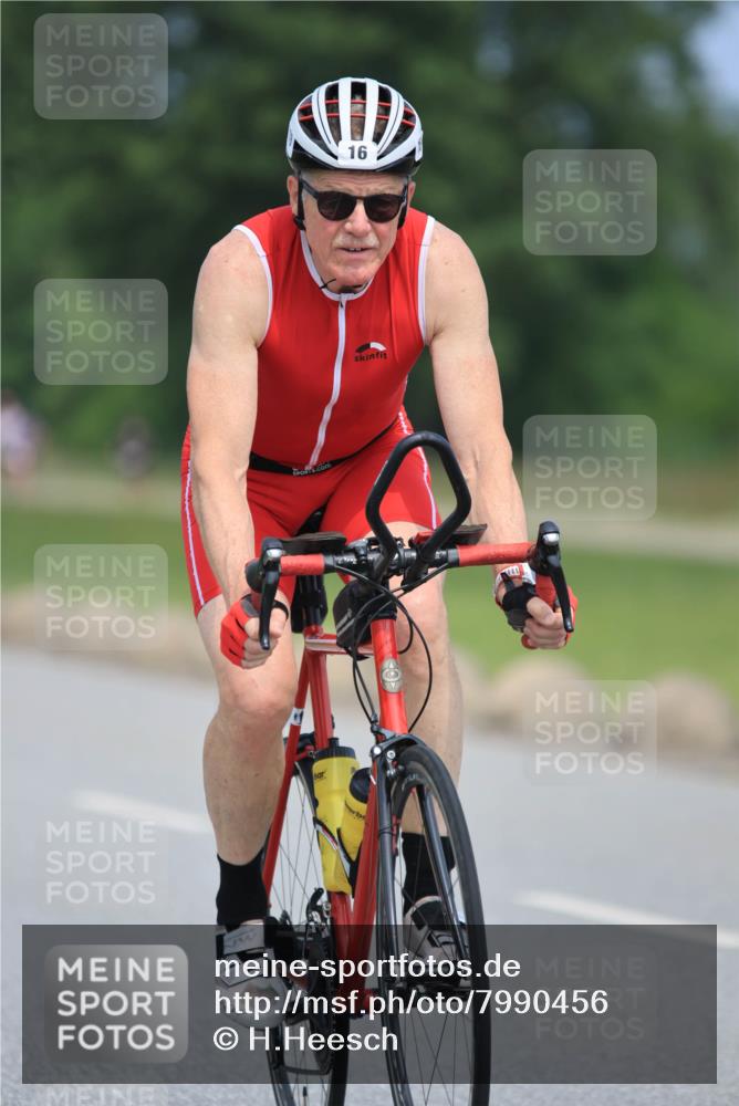 21.06.2025 - 27. Vierlanden-Triathlon H.Heesch http://msf.ph/oto/7990456 15.06.2025 11:51:21 Radfahren 16, 794, 840 meine-sportfotos.de