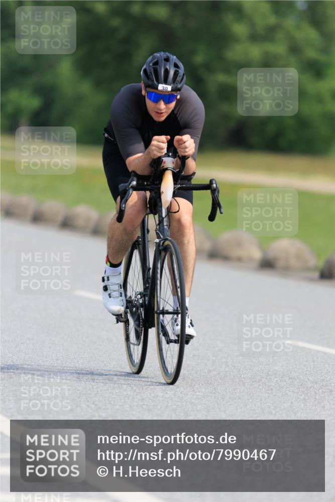 15.06.2025 - 27. Vierlanden-Triathlon H.Heesch http://msf.ph/oto/7990467 15.06.2025 09:48:34 Radfahren 30, 49, 159, 247 meine-sportfotos.de