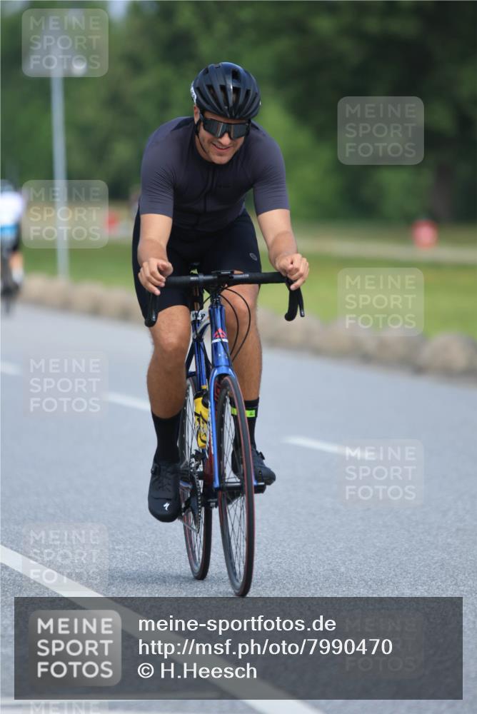 21.06.2025 - 27. Vierlanden-Triathlon H.Heesch http://msf.ph/oto/7990470 15.06.2025 11:51:37 Radfahren 728, 824, 952, 958 meine-sportfotos.de