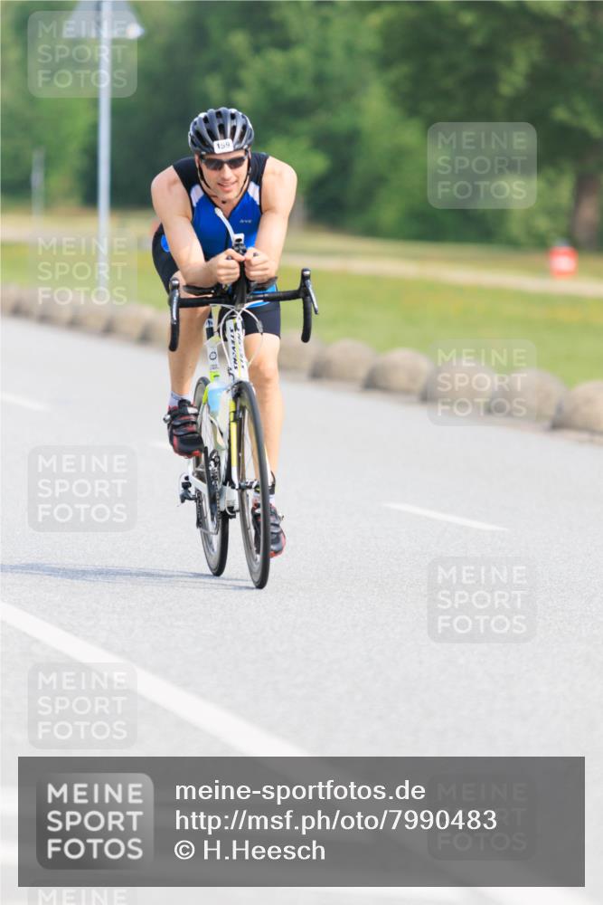 15.06.2025 - 27. Vierlanden-Triathlon H.Heesch http://msf.ph/oto/7990483 15.06.2025 09:48:40 Radfahren 49, 73, 94, 159, 247 meine-sportfotos.de