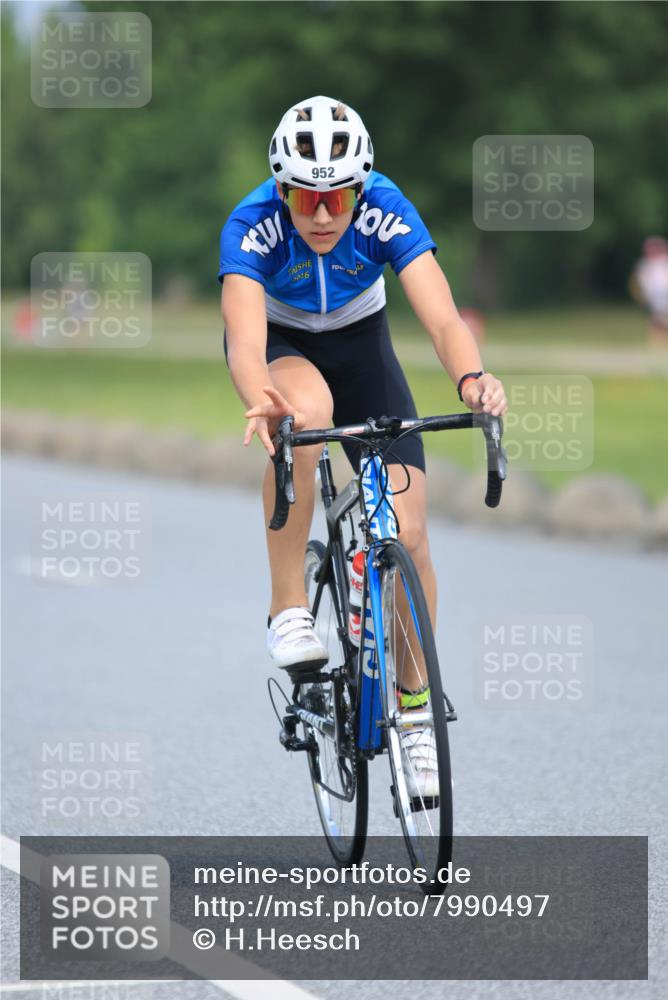 21.06.2025 - 27. Vierlanden-Triathlon H.Heesch http://msf.ph/oto/7990497 15.06.2025 11:51:39 Radfahren 728, 841, 952, 958 meine-sportfotos.de