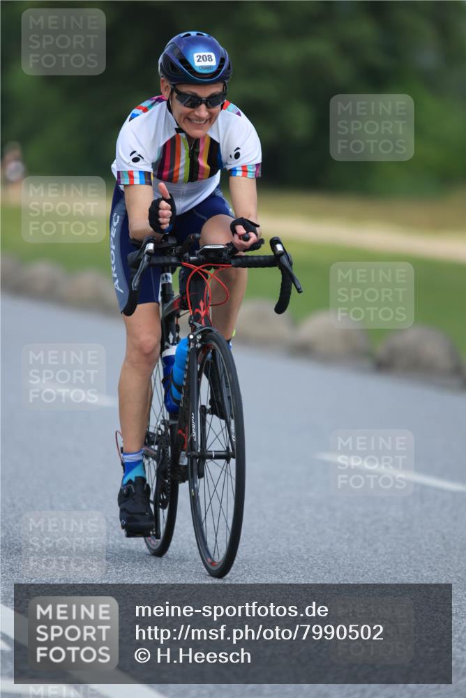 21.06.2025 - 27. Vierlanden-Triathlon H.Heesch http://msf.ph/oto/7990502 15.06.2025 11:51:55 Radfahren 208, 784, 928 meine-sportfotos.de