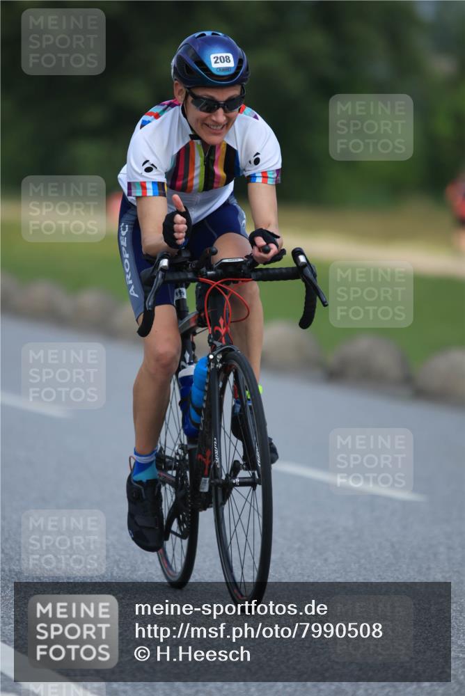21.06.2025 - 27. Vierlanden-Triathlon H.Heesch http://msf.ph/oto/7990508 15.06.2025 11:51:55 Radfahren 208, 784, 928 meine-sportfotos.de