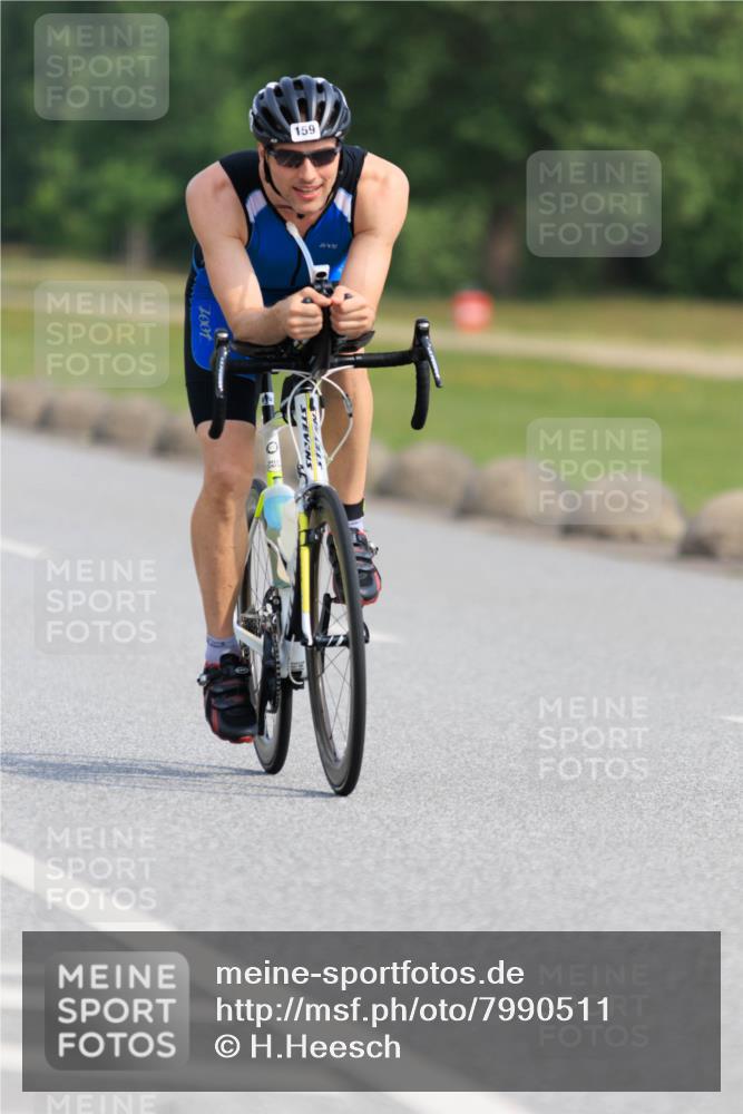 15.06.2025 - 27. Vierlanden-Triathlon H.Heesch http://msf.ph/oto/7990511 15.06.2025 09:48:40 Radfahren 49, 73, 94, 159, 247 meine-sportfotos.de