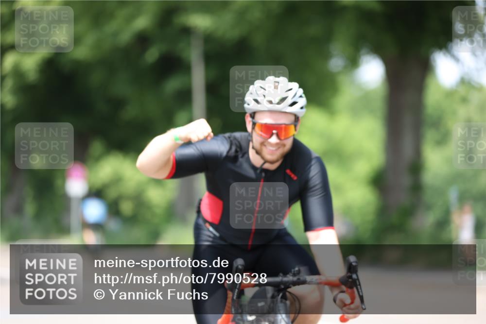 15.06.2025 - 7 Türme Triathlon Yannick Fuchs http://msf.ph/oto/7990528 15.06.2025 13:03:51 Radfahren 250, 409, 432, 457, 1186 meine-sportfotos.de