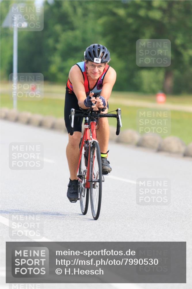 15.06.2025 - 27. Vierlanden-Triathlon H.Heesch http://msf.ph/oto/7990530 15.06.2025 09:48:42 Radfahren 49, 73, 94, 159, 247 meine-sportfotos.de
