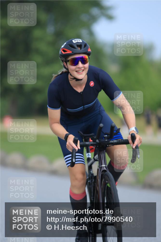 21.06.2025 - 27. Vierlanden-Triathlon H.Heesch http://msf.ph/oto/7990540 15.06.2025 11:52:00 Radfahren 645, 658, 784, 928 meine-sportfotos.de