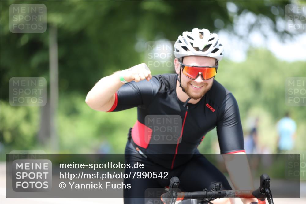 15.06.2025 - 7 Türme Triathlon Yannick Fuchs http://msf.ph/oto/7990542 15.06.2025 13:03:52 Radfahren 250, 303, 409, 432, 457, 1127, 1186 meine-sportfotos.de