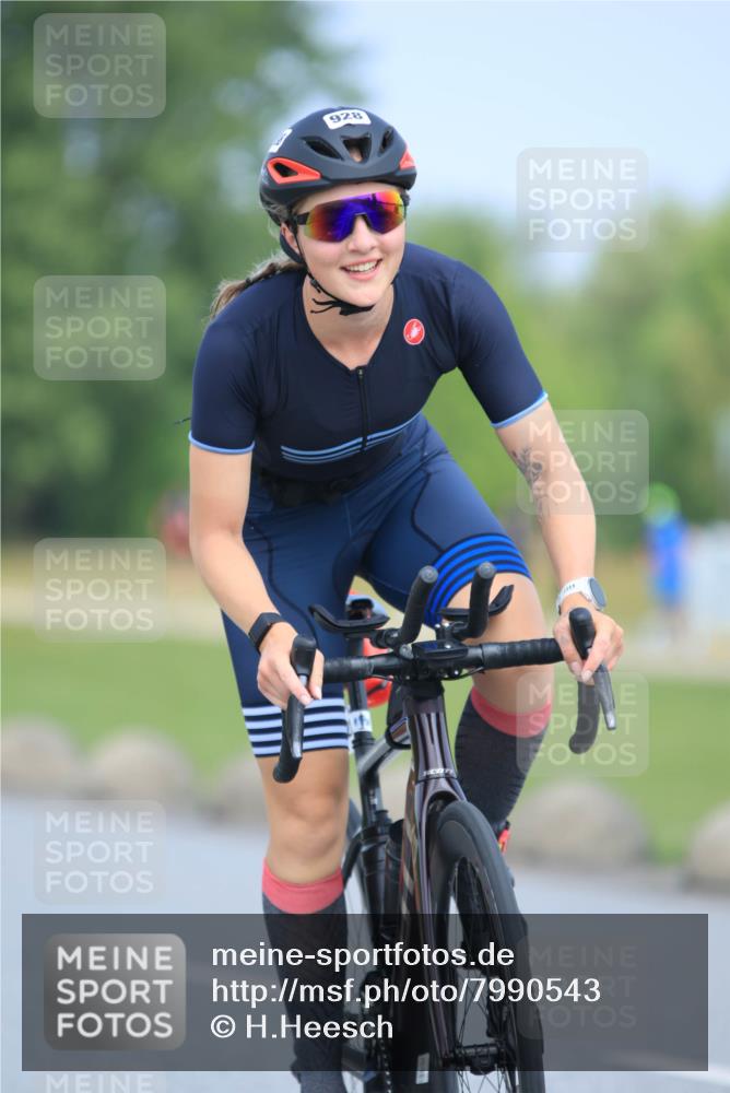 21.06.2025 - 27. Vierlanden-Triathlon H.Heesch http://msf.ph/oto/7990543 15.06.2025 11:52:00 Radfahren 645, 658, 784, 928 meine-sportfotos.de