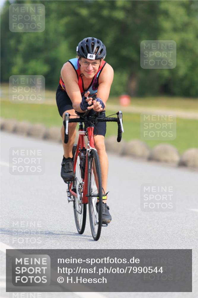15.06.2025 - 27. Vierlanden-Triathlon H.Heesch http://msf.ph/oto/7990544 15.06.2025 09:48:42 Radfahren 49, 73, 94, 159, 247 meine-sportfotos.de