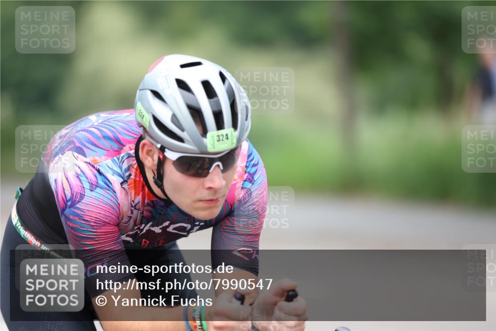 15.06.2025 - 7 Türme Triathlon Yannick Fuchs http://msf.ph/oto/7990547 15.06.2025 11:54:27 Radfahren  meine-sportfotos.de