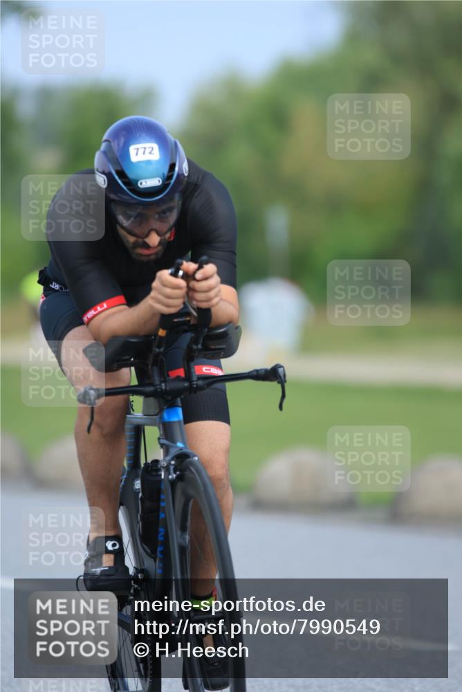 21.06.2025 - 27. Vierlanden-Triathlon H.Heesch http://msf.ph/oto/7990549 15.06.2025 11:52:01 Radfahren 645, 658, 784, 928 meine-sportfotos.de