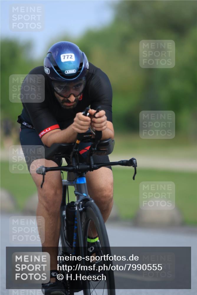 21.06.2025 - 27. Vierlanden-Triathlon H.Heesch http://msf.ph/oto/7990555 15.06.2025 11:52:01 Radfahren 645, 658, 784, 928 meine-sportfotos.de