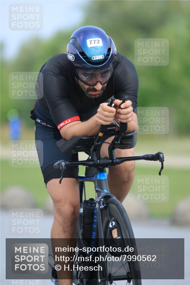 21.06.2025 - 27. Vierlanden-Triathlon H.Heesch http://msf.ph/oto/7990562 15.06.2025 11:52:01 Radfahren 645, 658, 784, 928 meine-sportfotos.de