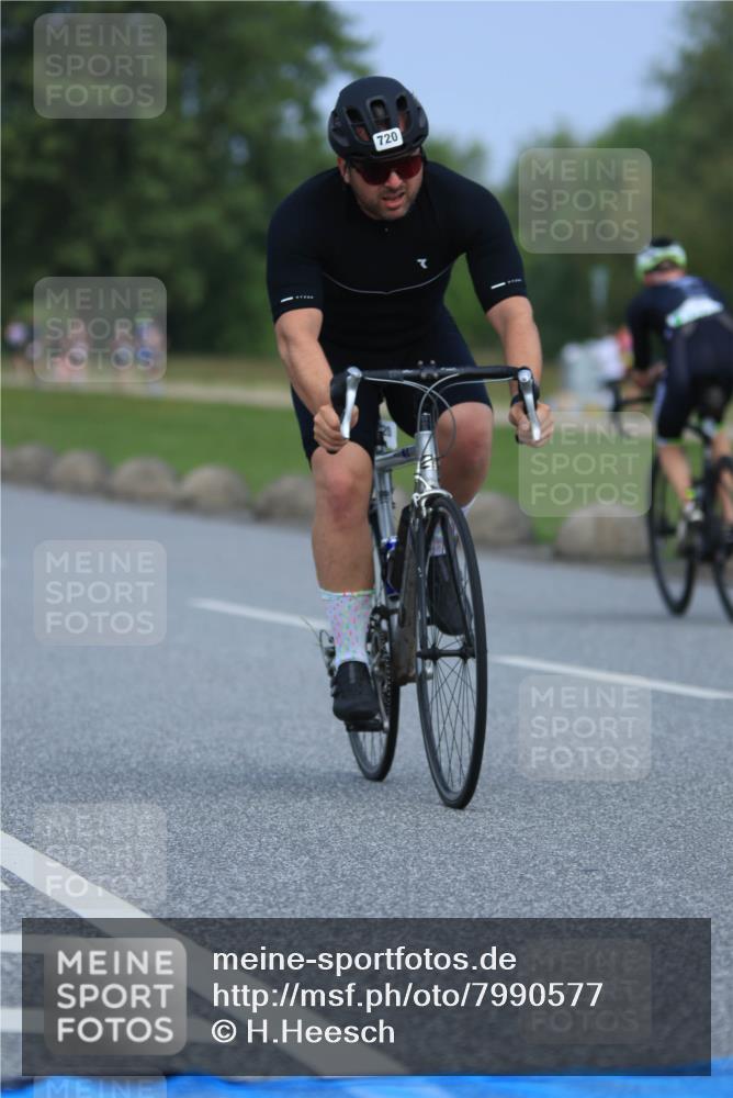 21.06.2025 - 27. Vierlanden-Triathlon H.Heesch http://msf.ph/oto/7990577 15.06.2025 11:52:16 Radfahren 720, 767, 803, 805, 871 meine-sportfotos.de