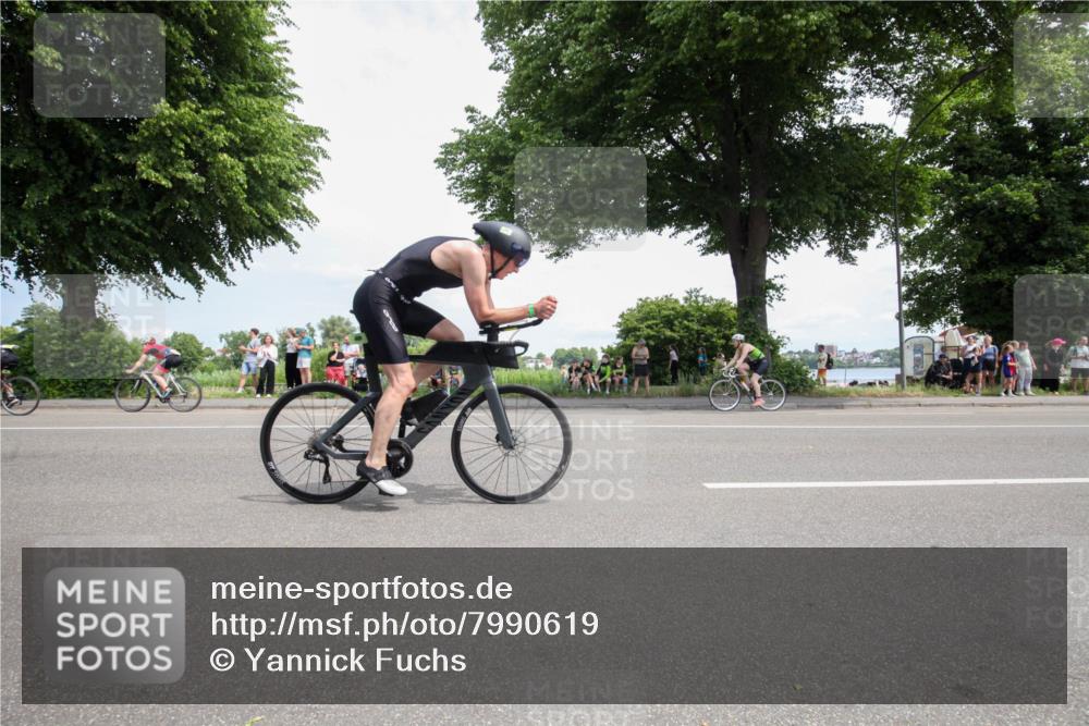 15.06.2025 - 7 Türme Triathlon Yannick Fuchs http://msf.ph/oto/7990619 15.06.2025 13:16:29 Radfahren 729, 931, 994 meine-sportfotos.de