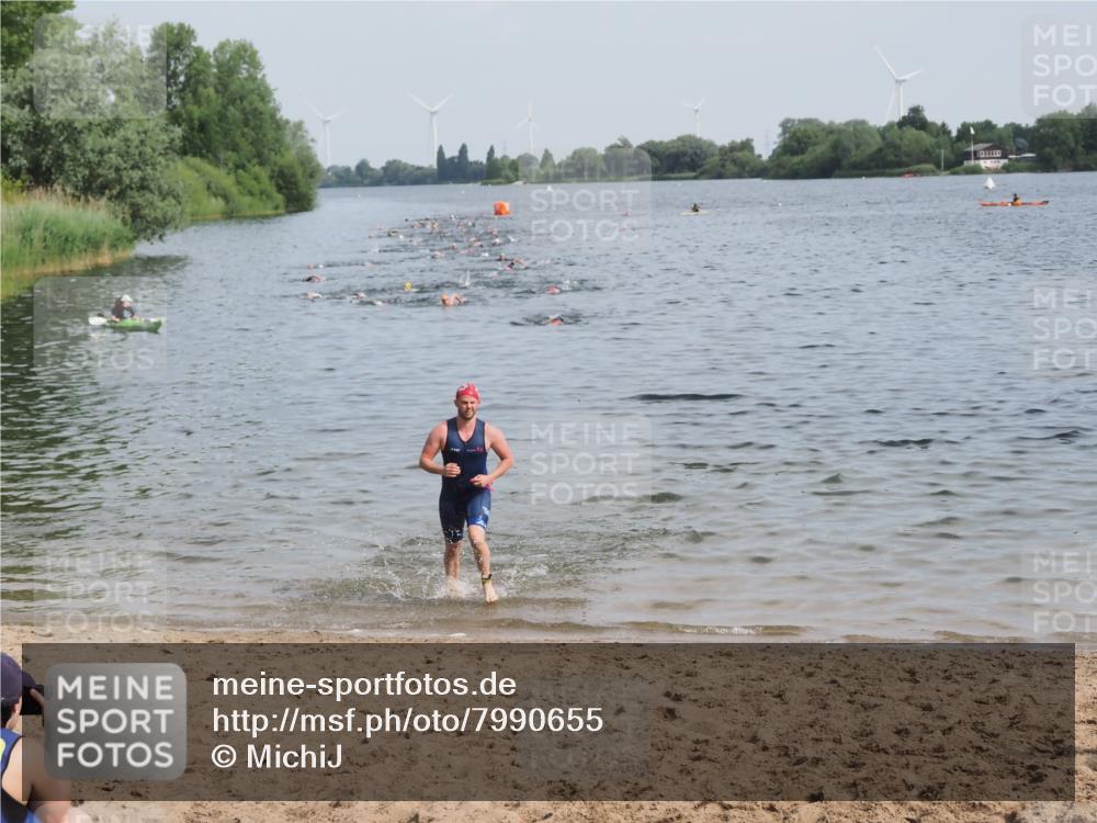 21.06.2025 - 27. Vierlanden-Triathlon MichiJ http://msf.ph/oto/7990655 15.06.2026 09:53:19 Schwimmen 304 meine-sportfotos.de