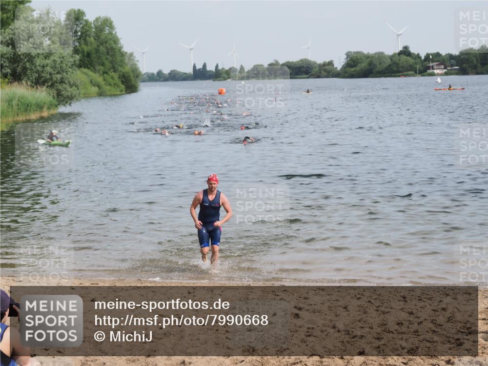 21.06.2025 - 27. Vierlanden-Triathlon MichiJ http://msf.ph/oto/7990668 15.06.2026 09:53:20 Schwimmen 304 meine-sportfotos.de
