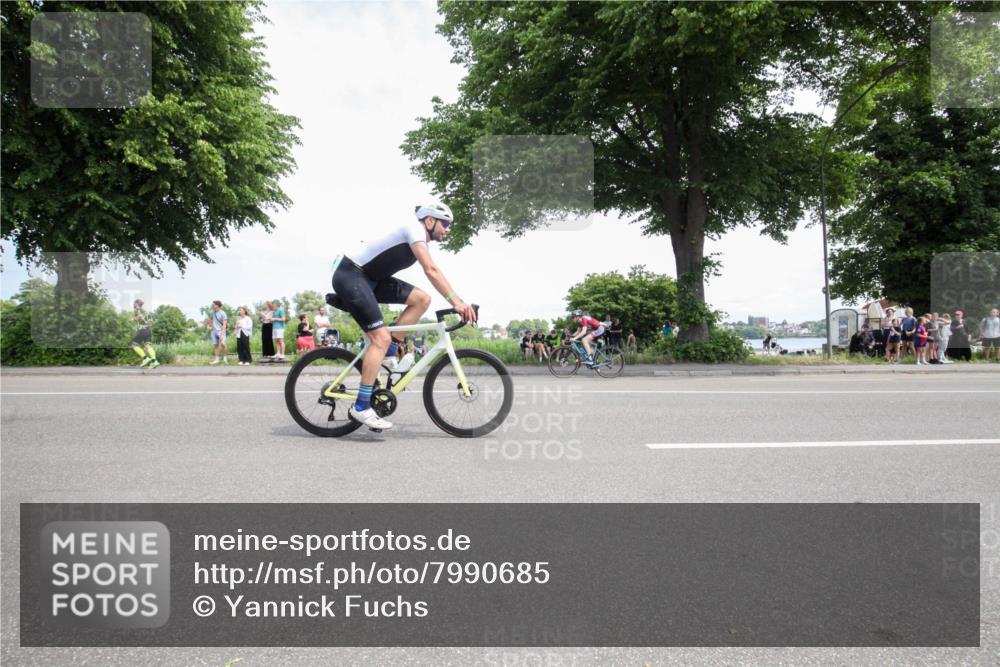 15.06.2025 - 7 Türme Triathlon Yannick Fuchs http://msf.ph/oto/7990685 15.06.2025 13:17:23 Radfahren 648, 819, 823, 909 meine-sportfotos.de