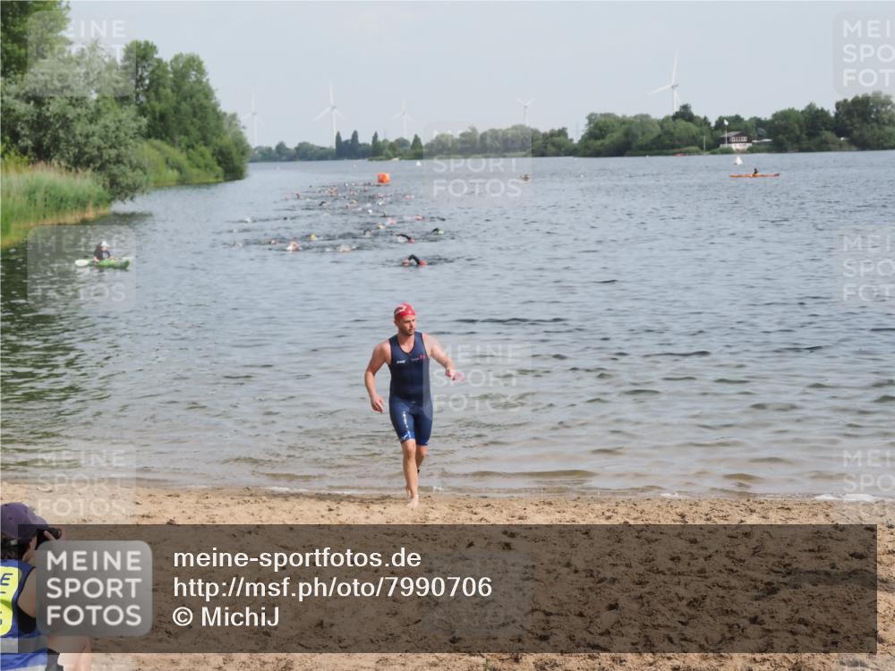 21.06.2025 - 27. Vierlanden-Triathlon MichiJ http://msf.ph/oto/7990706 15.06.2026 09:53:21 Schwimmen 304 meine-sportfotos.de