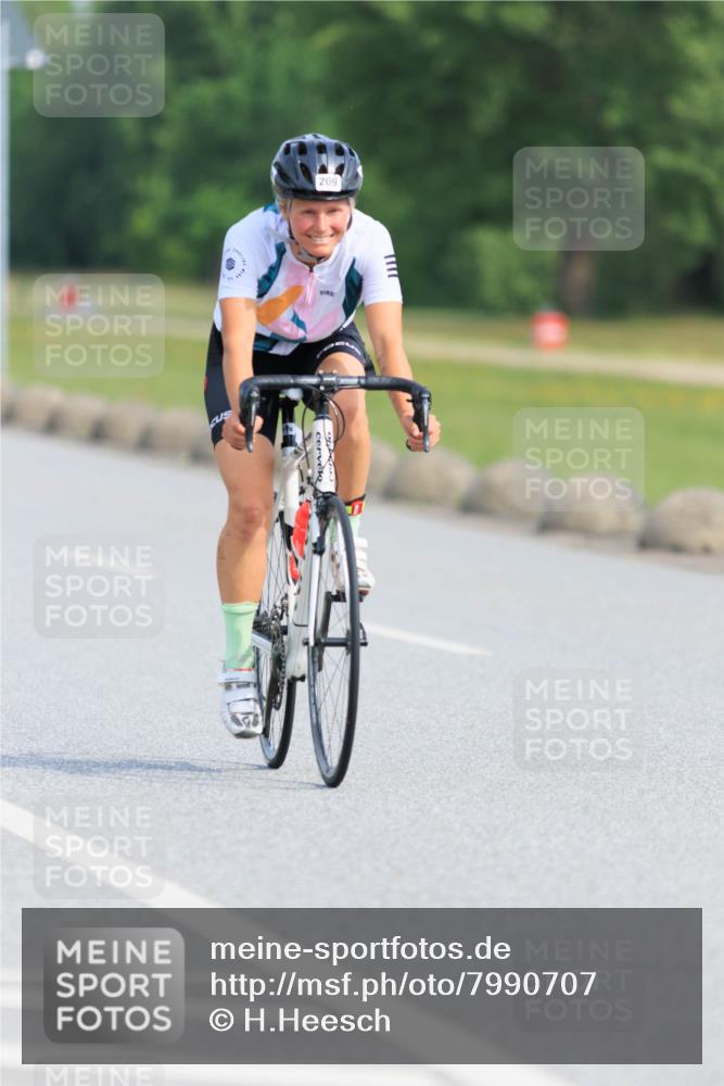 15.06.2025 - 27. Vierlanden-Triathlon H.Heesch http://msf.ph/oto/7990707 15.06.2025 09:50:09 Radfahren 209 meine-sportfotos.de