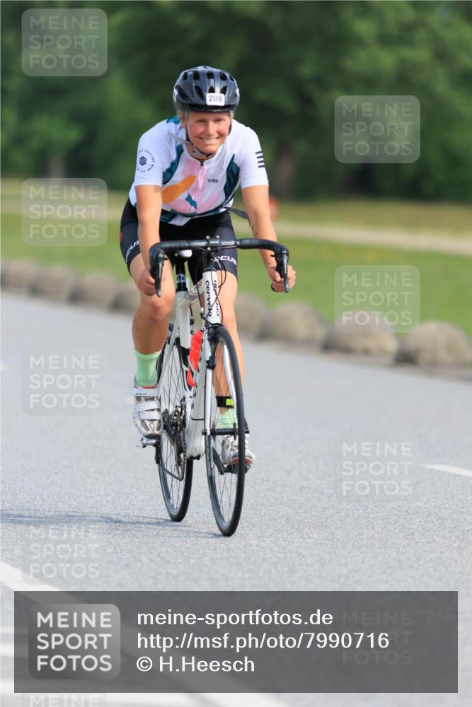 15.06.2025 - 27. Vierlanden-Triathlon H.Heesch http://msf.ph/oto/7990716 15.06.2025 09:50:09 Radfahren 209 meine-sportfotos.de