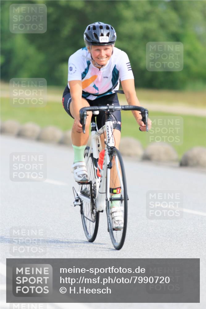 15.06.2025 - 27. Vierlanden-Triathlon H.Heesch http://msf.ph/oto/7990720 15.06.2025 09:50:09 Radfahren 209 meine-sportfotos.de