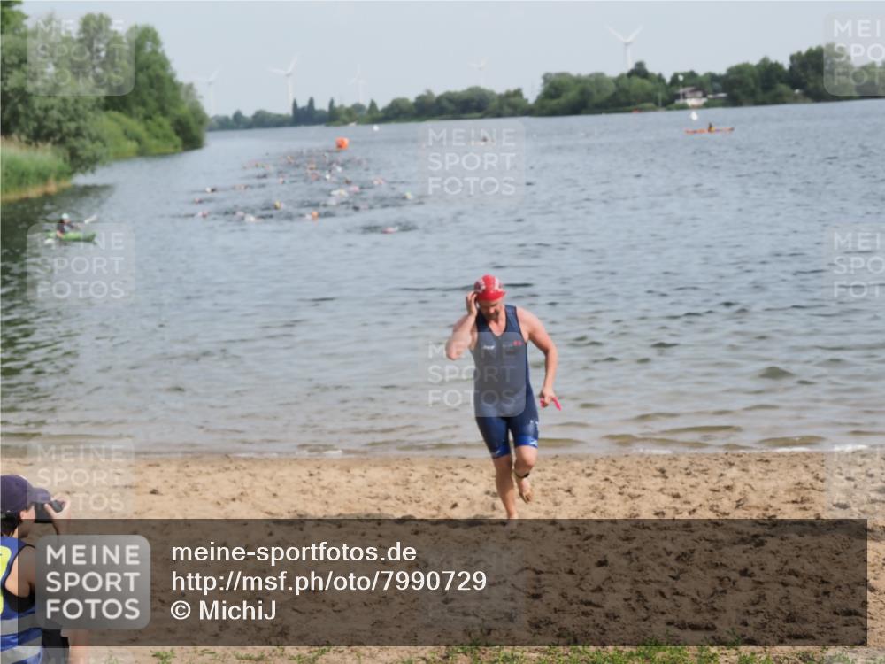 21.06.2025 - 27. Vierlanden-Triathlon MichiJ http://msf.ph/oto/7990729 15.06.2026 09:53:22 Schwimmen 304 meine-sportfotos.de