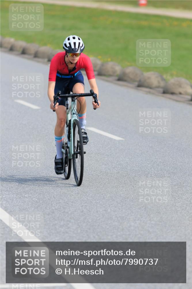 15.06.2025 - 27. Vierlanden-Triathlon H.Heesch http://msf.ph/oto/7990737 15.06.2025 09:51:53 Radfahren 69, 85, 120, 176, 205 meine-sportfotos.de