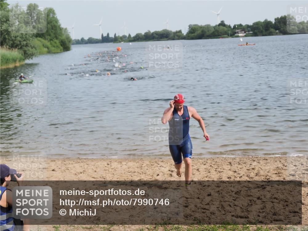 21.06.2025 - 27. Vierlanden-Triathlon MichiJ http://msf.ph/oto/7990746 15.06.2026 09:53:22 Schwimmen 304 meine-sportfotos.de