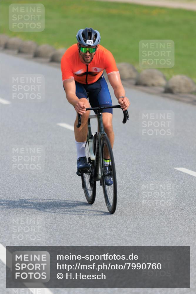15.06.2025 - 27. Vierlanden-Triathlon H.Heesch http://msf.ph/oto/7990760 15.06.2025 09:52:05 Radfahren 129, 181 meine-sportfotos.de