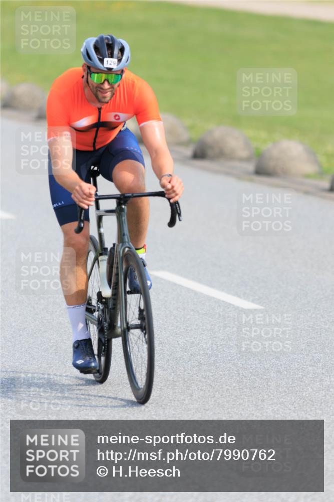 15.06.2025 - 27. Vierlanden-Triathlon H.Heesch http://msf.ph/oto/7990762 15.06.2025 09:52:06 Radfahren 129, 181 meine-sportfotos.de