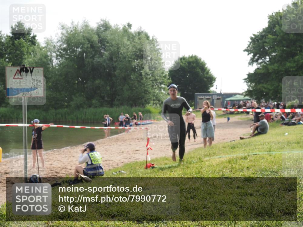 15.06.2025 - 27. Vierlanden-Triathlon KatJ http://msf.ph/oto/7990772 15.06.2025 09:12:01 Schwimmen 201, 215, 229, 245 meine-sportfotos.de