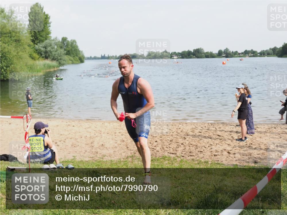 21.06.2025 - 27. Vierlanden-Triathlon MichiJ http://msf.ph/oto/7990790 15.06.2026 09:53:25 Schwimmen 304 meine-sportfotos.de