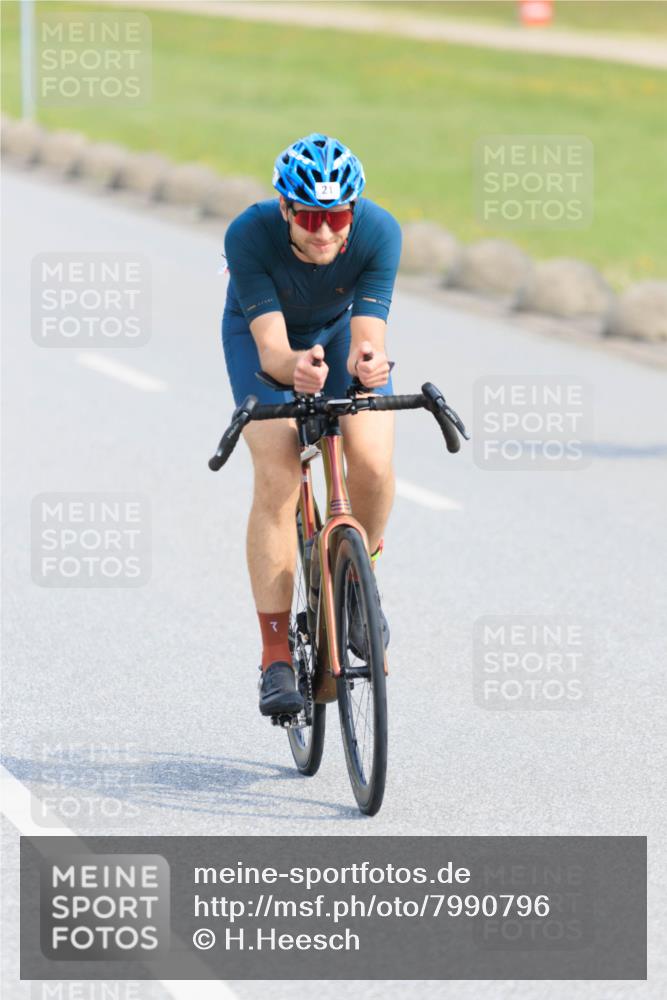 15.06.2025 - 27. Vierlanden-Triathlon H.Heesch http://msf.ph/oto/7990796 15.06.2025 09:52:36 Radfahren 21, 149, 182 meine-sportfotos.de