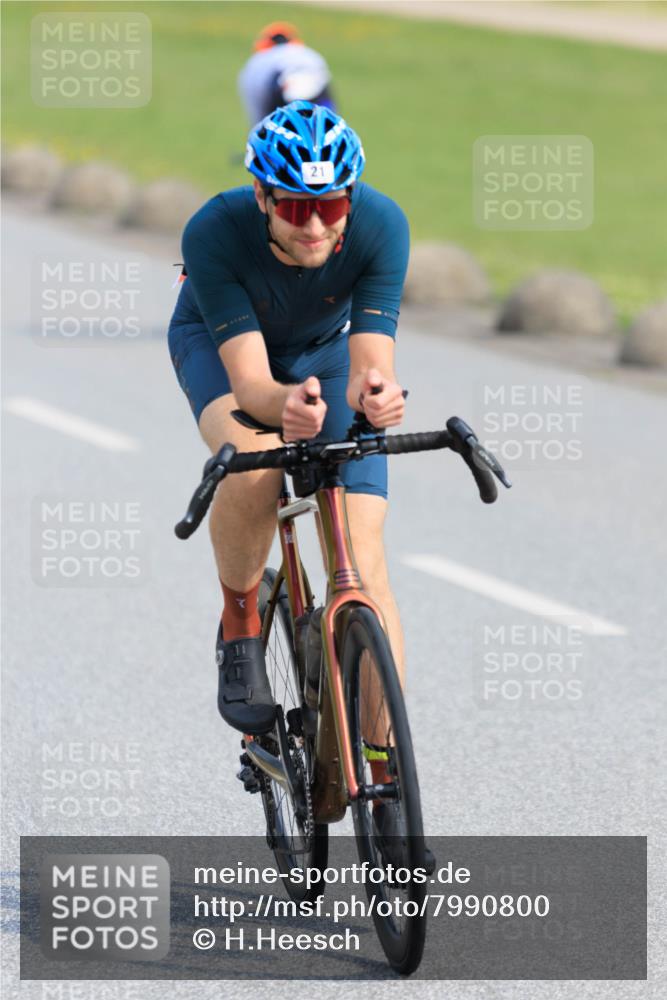15.06.2025 - 27. Vierlanden-Triathlon H.Heesch http://msf.ph/oto/7990800 15.06.2025 09:52:36 Radfahren 21, 149, 182 meine-sportfotos.de