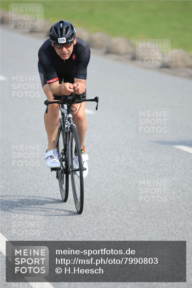 15.06.2025 - 27. Vierlanden-Triathlon H.Heesch http://msf.ph/oto/7990803 15.06.2025 09:54:22 Radfahren 30, 49, 73, 94, 122, 128, 199, 248 meine-sportfotos.de
