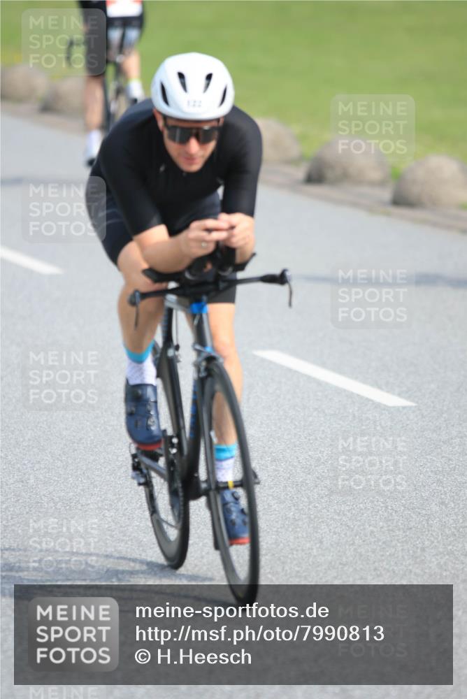 15.06.2025 - 27. Vierlanden-Triathlon H.Heesch http://msf.ph/oto/7990813 15.06.2025 09:54:25 Radfahren 30, 43, 49, 73, 122, 128, 199, 248 meine-sportfotos.de