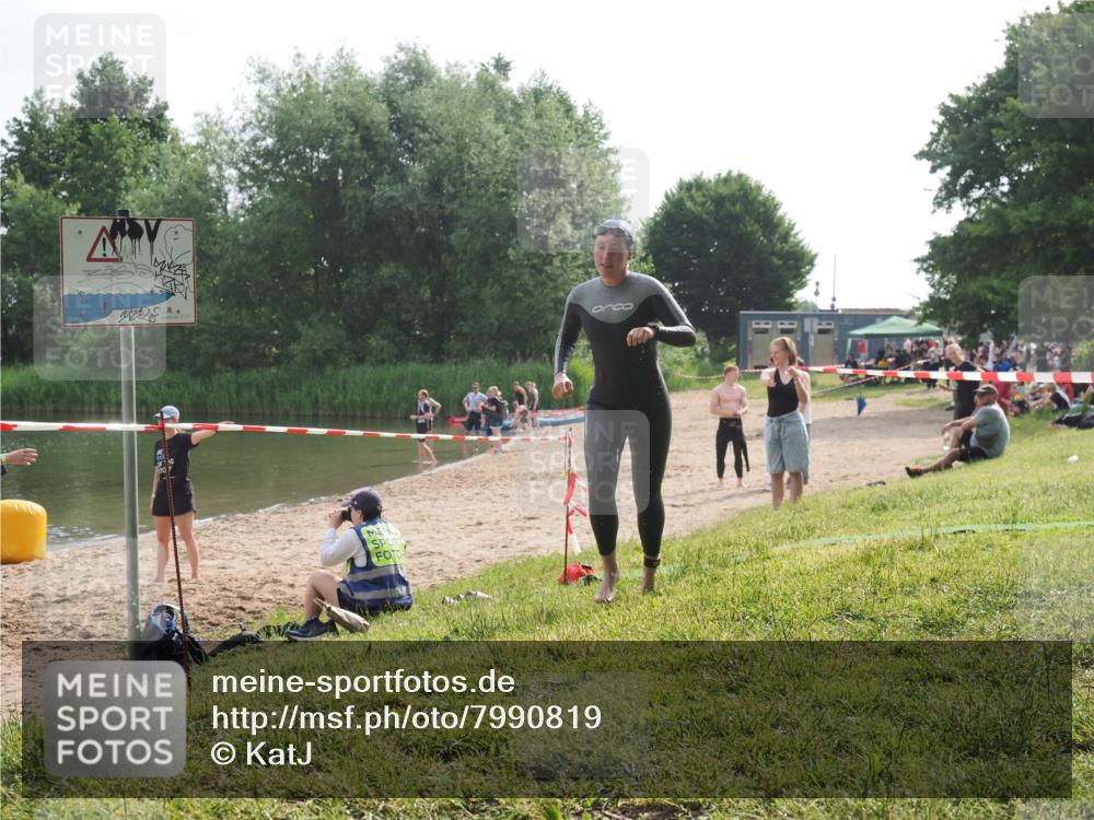 15.06.2025 - 27. Vierlanden-Triathlon KatJ http://msf.ph/oto/7990819 15.06.2025 09:12:02 Schwimmen 201, 215, 229, 245 meine-sportfotos.de