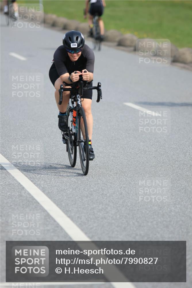 15.06.2025 - 27. Vierlanden-Triathlon H.Heesch http://msf.ph/oto/7990827 15.06.2025 09:54:28 Radfahren 43, 49, 73, 122, 199 meine-sportfotos.de