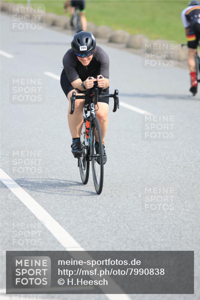 15.06.2025 - 27. Vierlanden-Triathlon H.Heesch http://msf.ph/oto/7990838 15.06.2025 09:54:28 Radfahren 43, 49, 73, 122, 199 meine-sportfotos.de