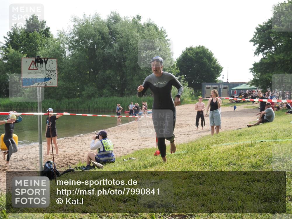 15.06.2025 - 27. Vierlanden-Triathlon KatJ http://msf.ph/oto/7990841 15.06.2025 09:12:02 Schwimmen 201, 215, 229, 245 meine-sportfotos.de