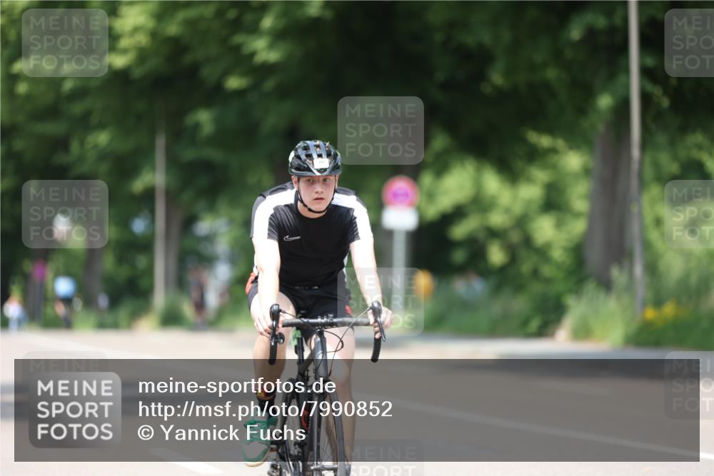 15.06.2025 - 7 Türme Triathlon Yannick Fuchs http://msf.ph/oto/7990852 15.06.2025 13:04:00 Radfahren 303, 364, 432, 453, 1127 meine-sportfotos.de