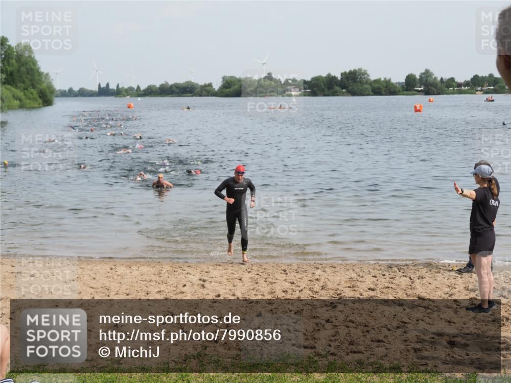 21.06.2025 - 27. Vierlanden-Triathlon MichiJ http://msf.ph/oto/7990856 15.06.2026 09:53:57 Schwimmen 307 meine-sportfotos.de