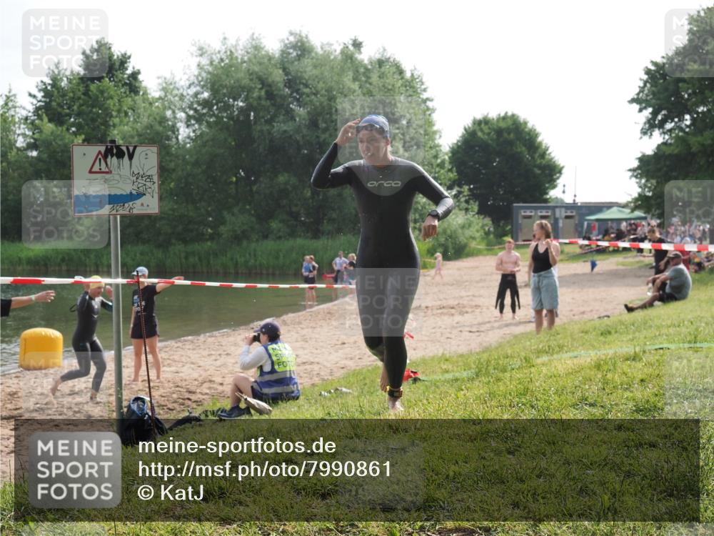 15.06.2025 - 27. Vierlanden-Triathlon KatJ http://msf.ph/oto/7990861 15.06.2025 09:12:02 Schwimmen 201, 215, 229, 245 meine-sportfotos.de