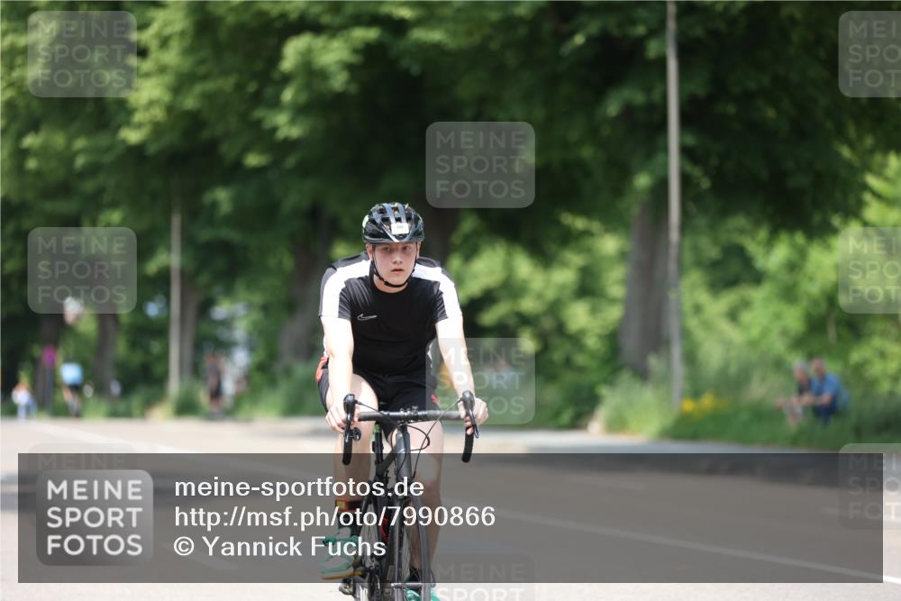 15.06.2025 - 7 Türme Triathlon Yannick Fuchs http://msf.ph/oto/7990866 15.06.2025 13:04:00 Radfahren 303, 364, 432, 453, 1127 meine-sportfotos.de