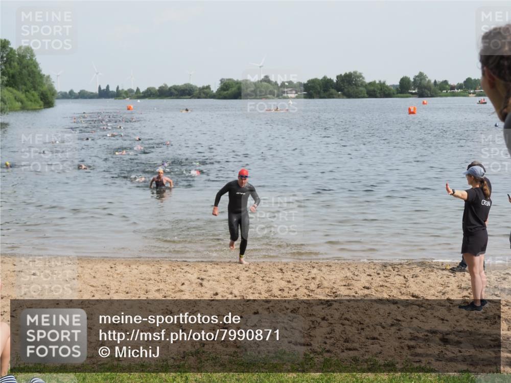 21.06.2025 - 27. Vierlanden-Triathlon MichiJ http://msf.ph/oto/7990871 15.06.2026 09:53:57 Schwimmen 307 meine-sportfotos.de