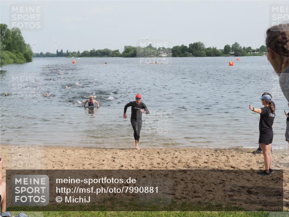21.06.2025 - 27. Vierlanden-Triathlon MichiJ http://msf.ph/oto/7990881 15.06.2026 09:53:57 Schwimmen 307 meine-sportfotos.de