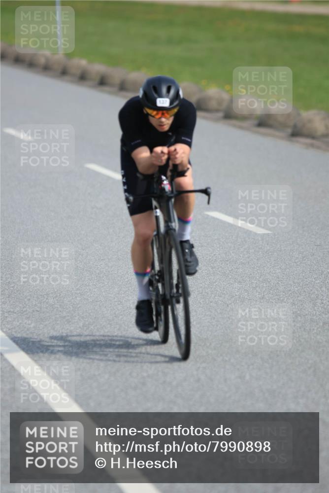 15.06.2025 - 27. Vierlanden-Triathlon H.Heesch http://msf.ph/oto/7990898 15.06.2025 09:54:39 Radfahren 137, 159, 213 meine-sportfotos.de